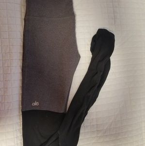 ALO yoga leggings with dual black and grey color